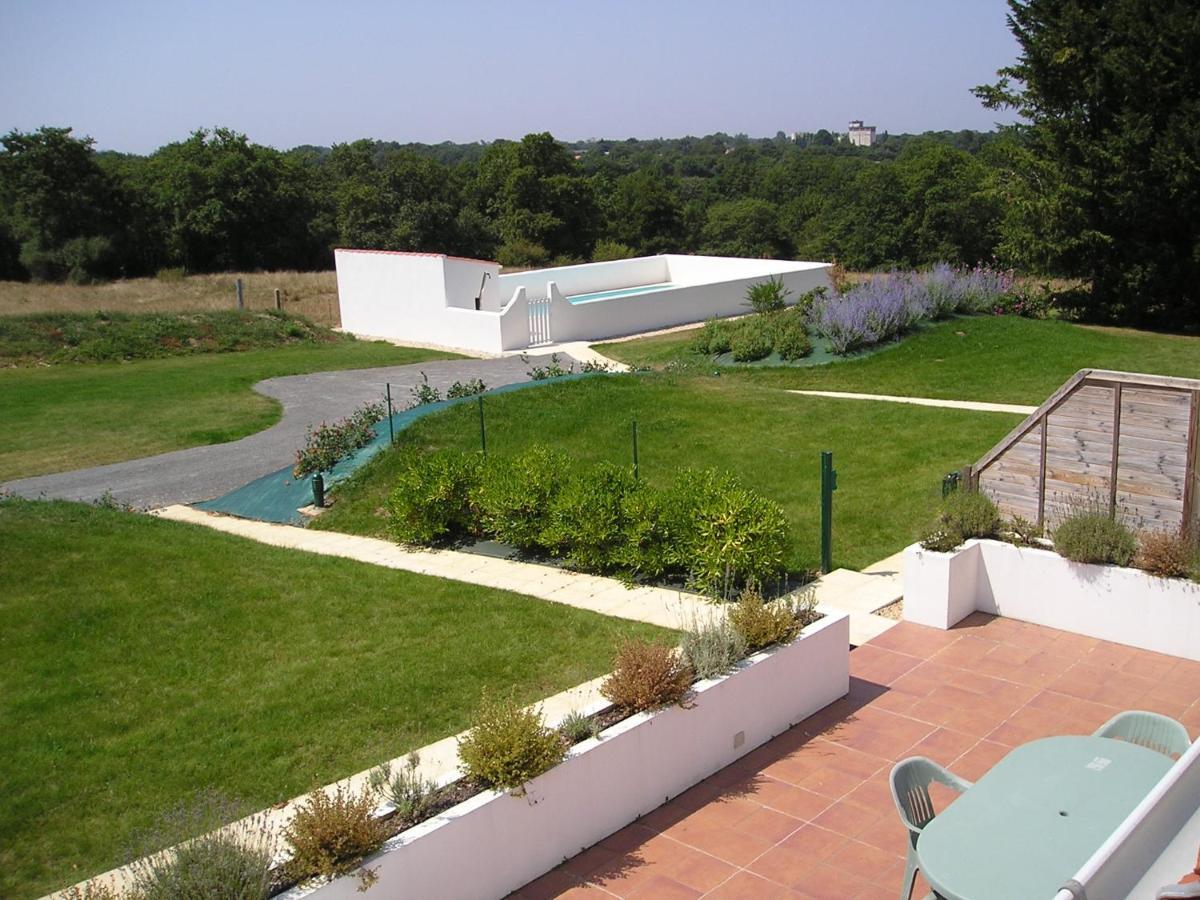 Maison Pour 4 A La Campagne Avec Piscine Commequiers Bagian luar foto